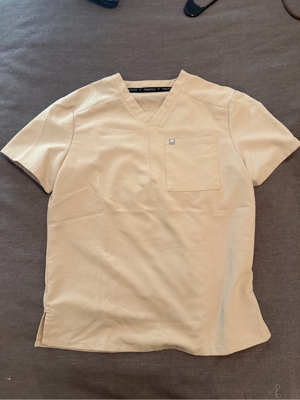Fabletics Men's V-Neck Scrub